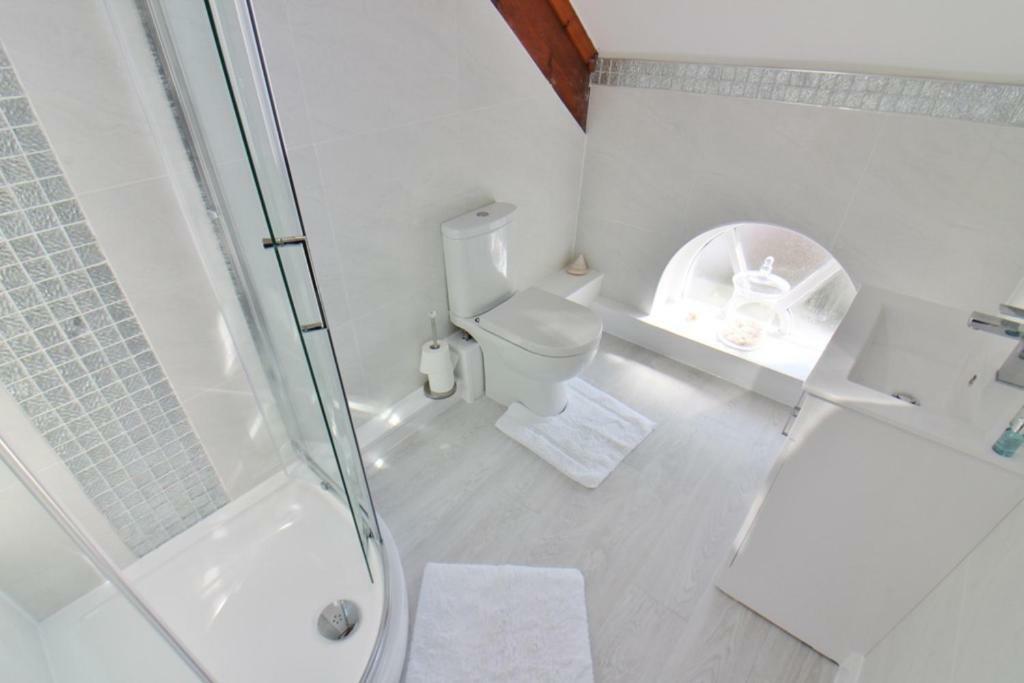 The Chapel House & Hot Tub Villa Andreas Bagian luar foto